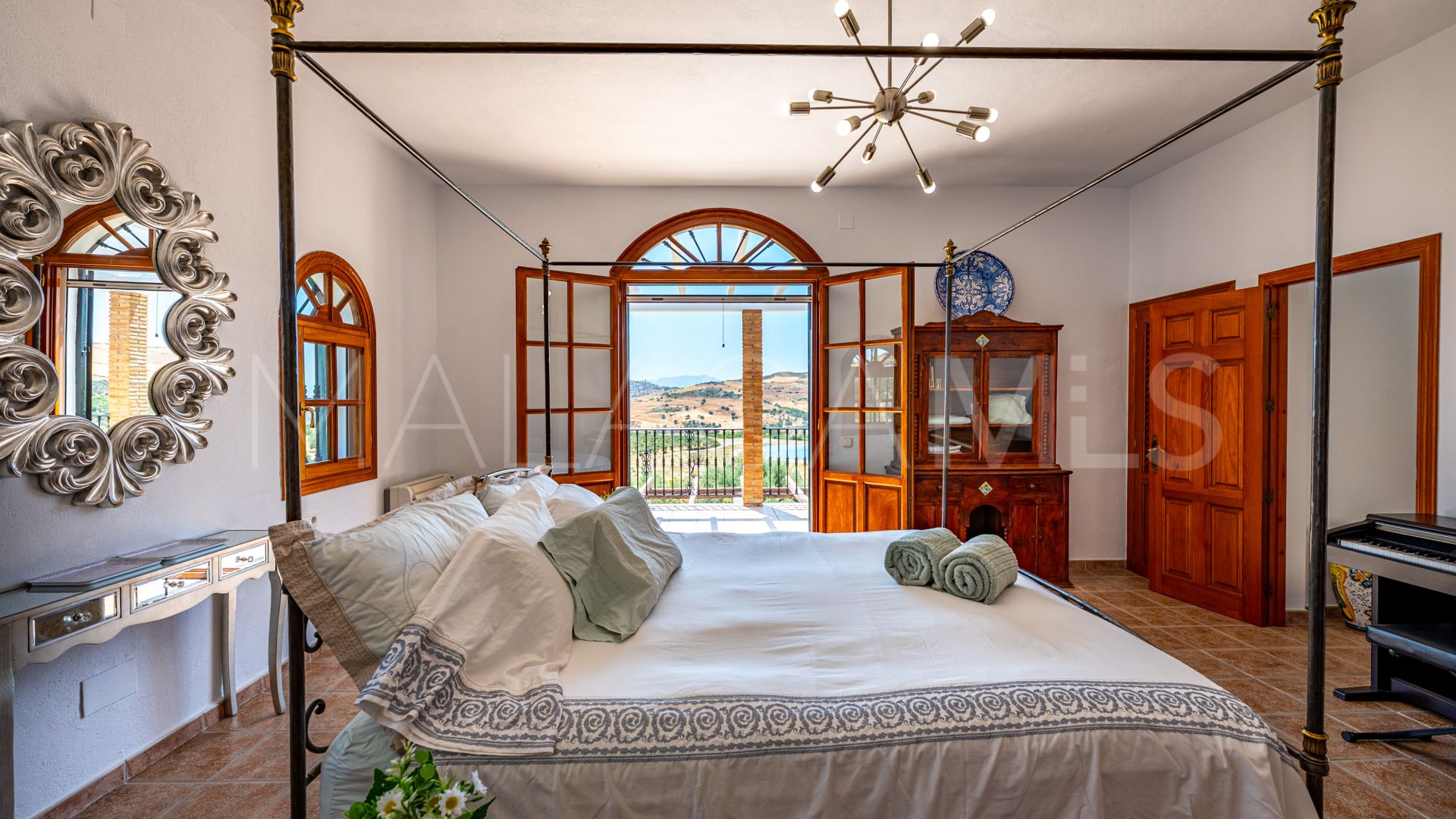 Landhaus for sale in Casarabonela