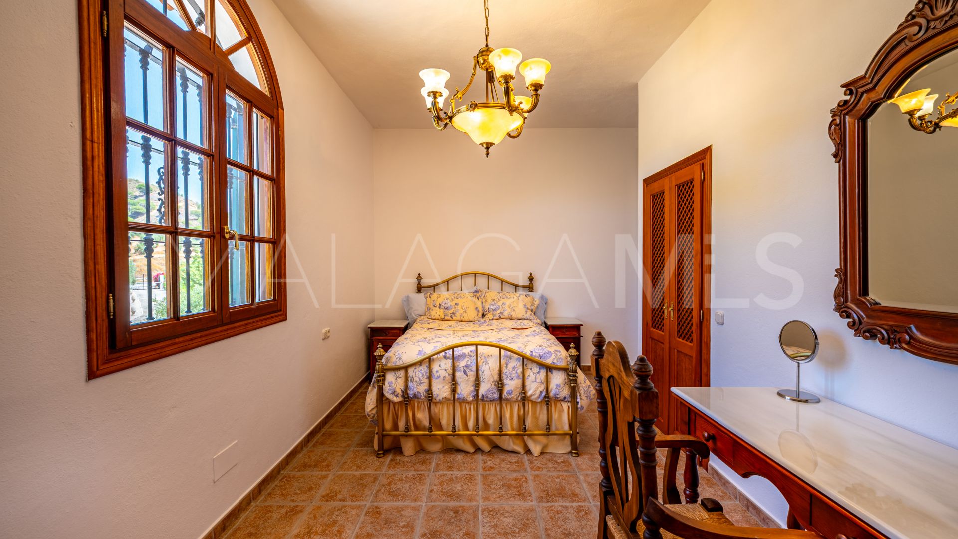 Landhaus for sale in Casarabonela