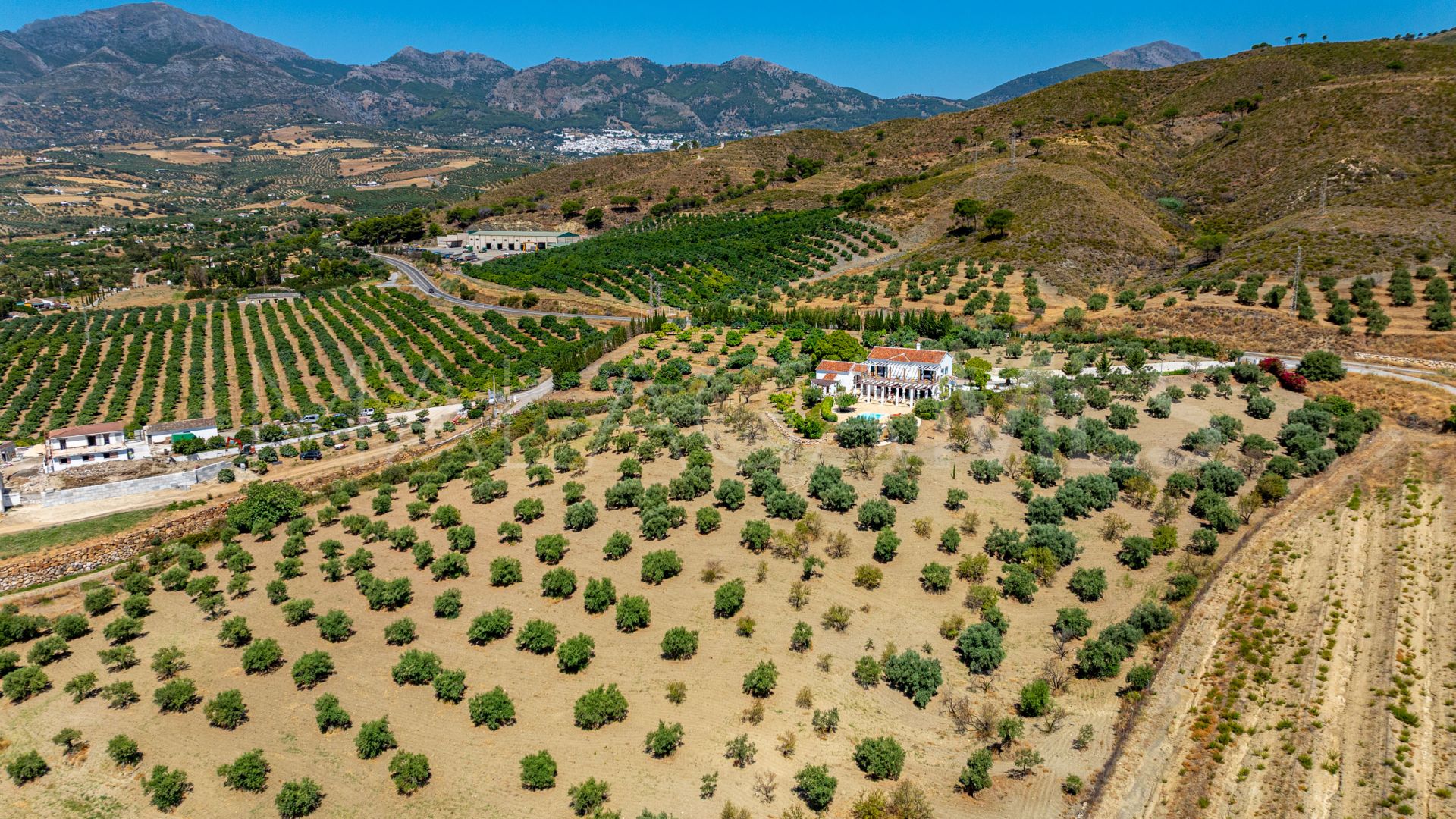 Landhaus for sale in Casarabonela