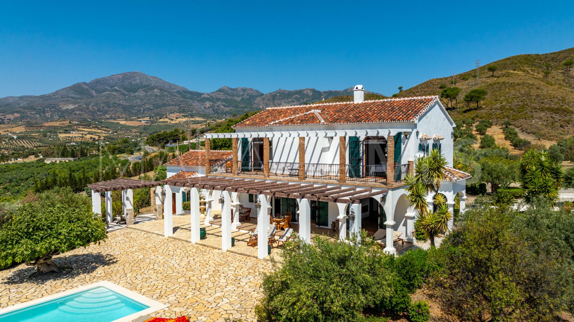 Landhaus for sale in Casarabonela
