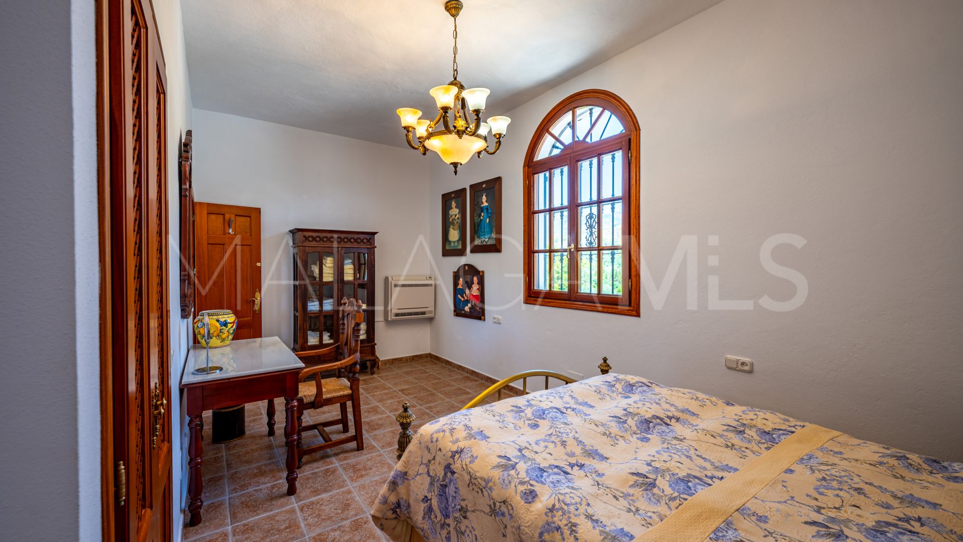 Landhaus for sale in Casarabonela