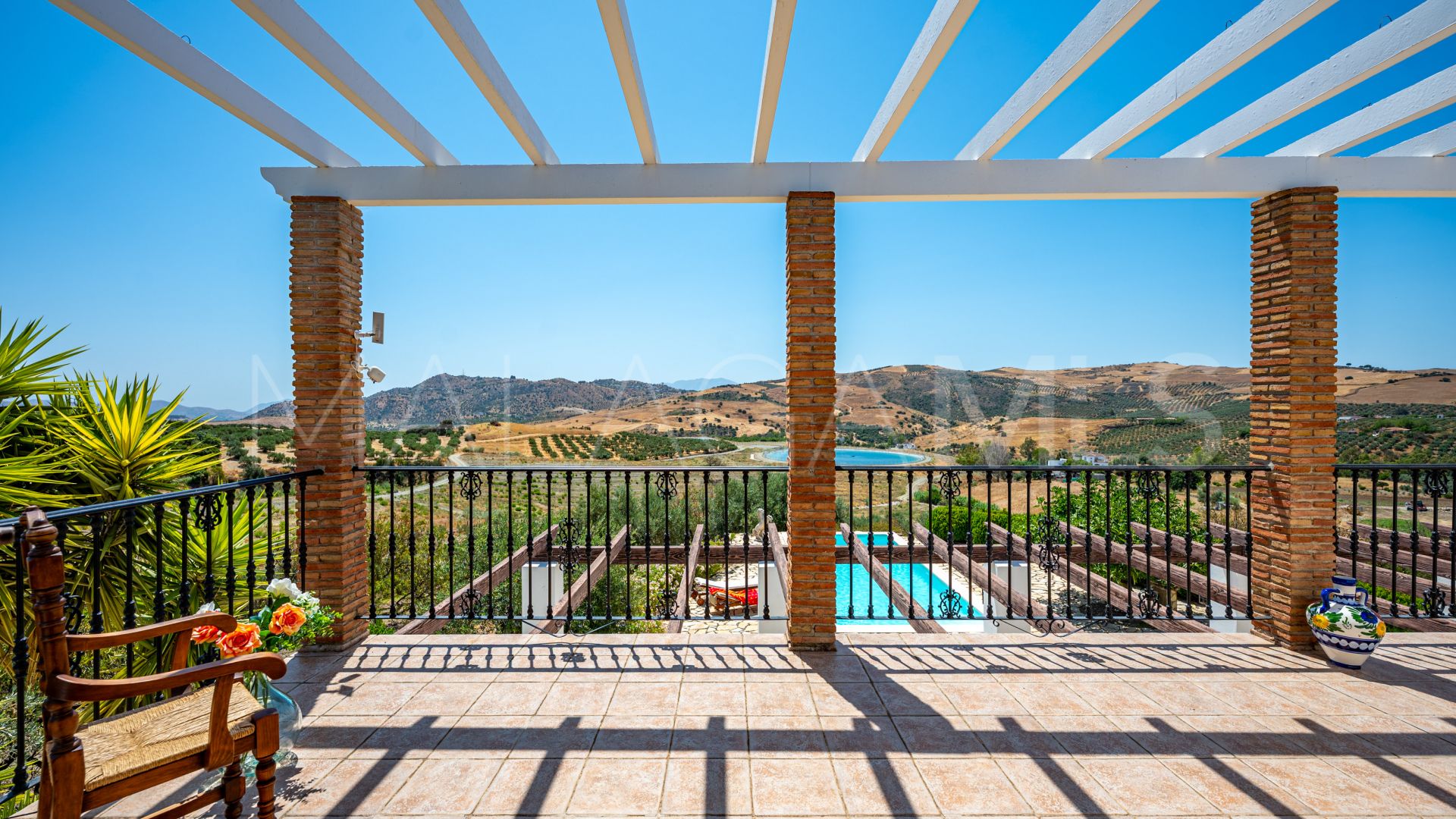Landhaus for sale in Casarabonela