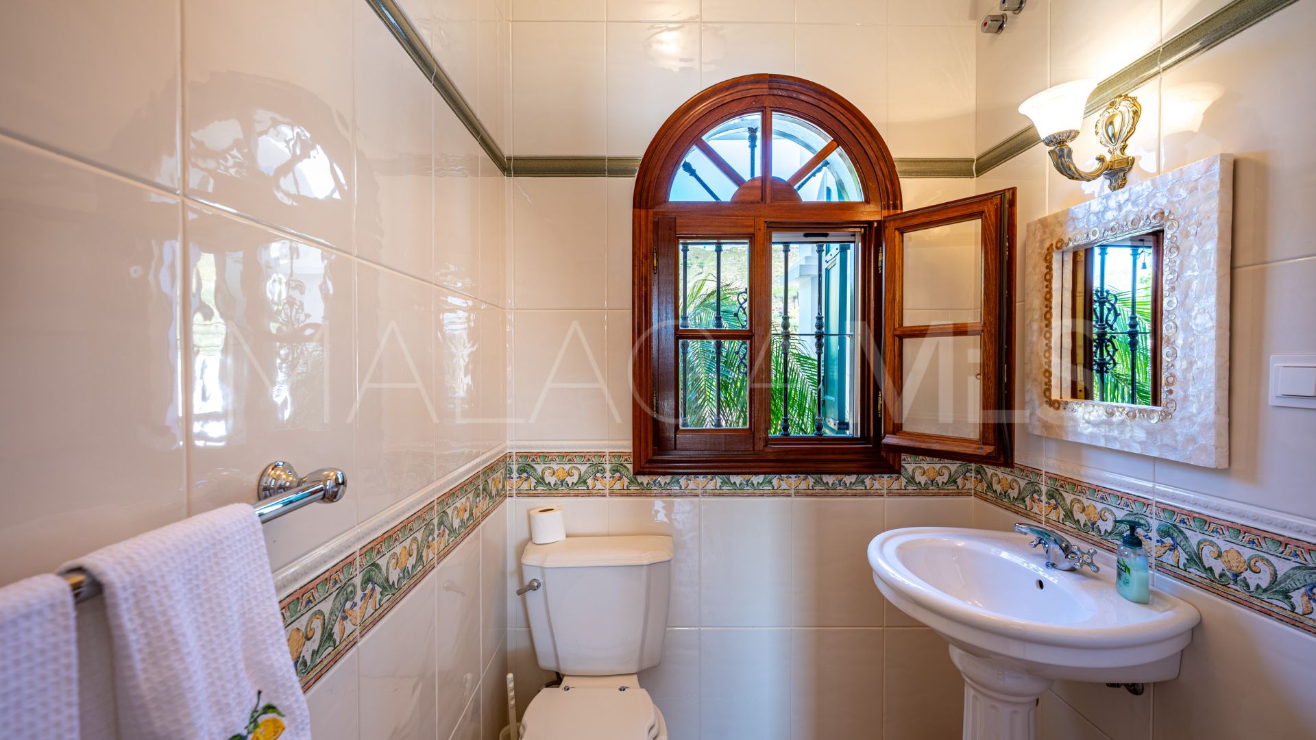 Landhaus for sale in Casarabonela