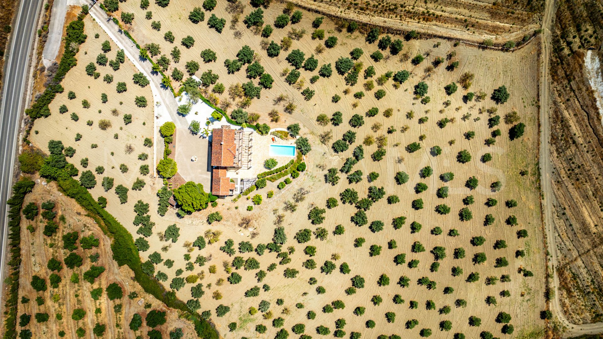 Landhaus for sale in Casarabonela