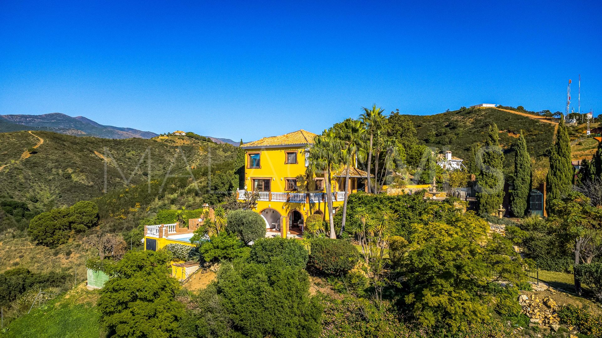 Country house for sale in Estepona