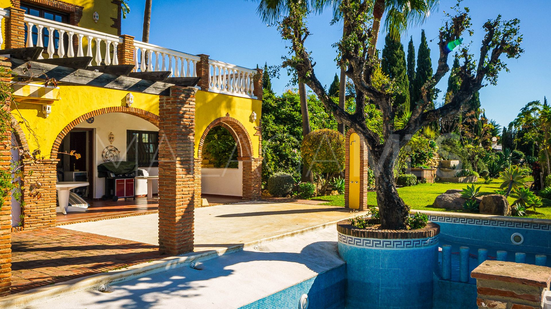 Country house for sale in Estepona