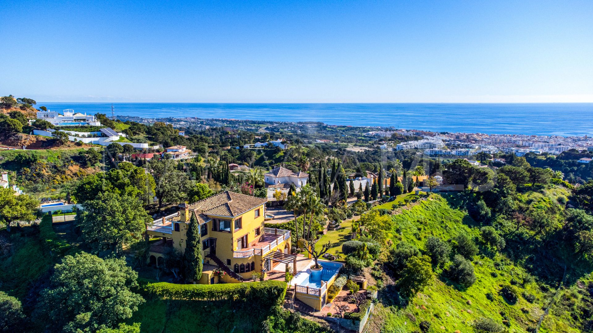 Country house for sale in Estepona