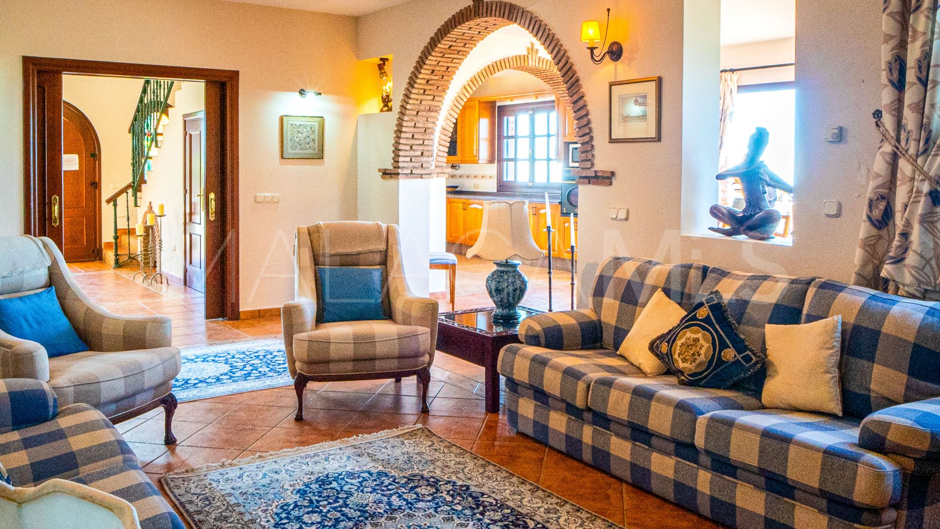 Country house for sale in Estepona