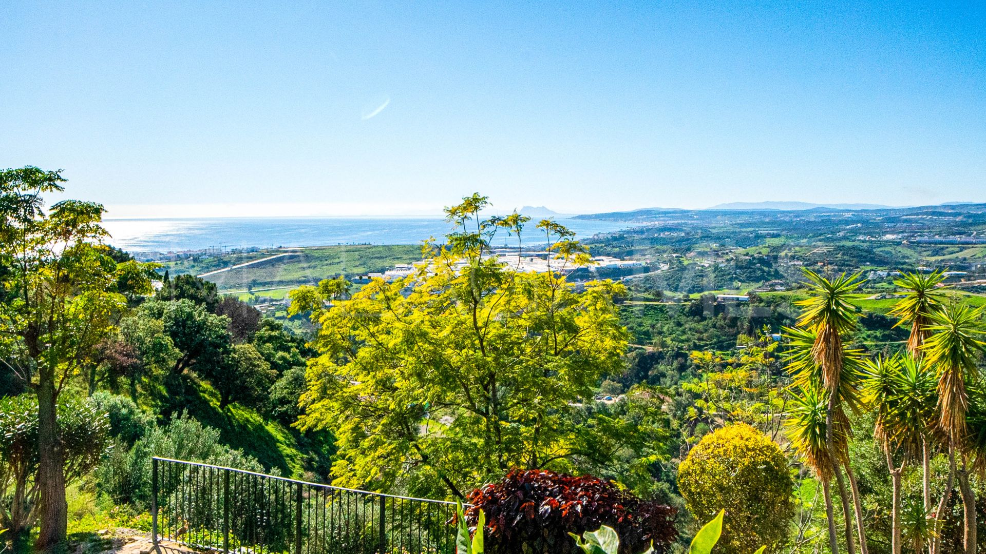 Country house for sale in Estepona