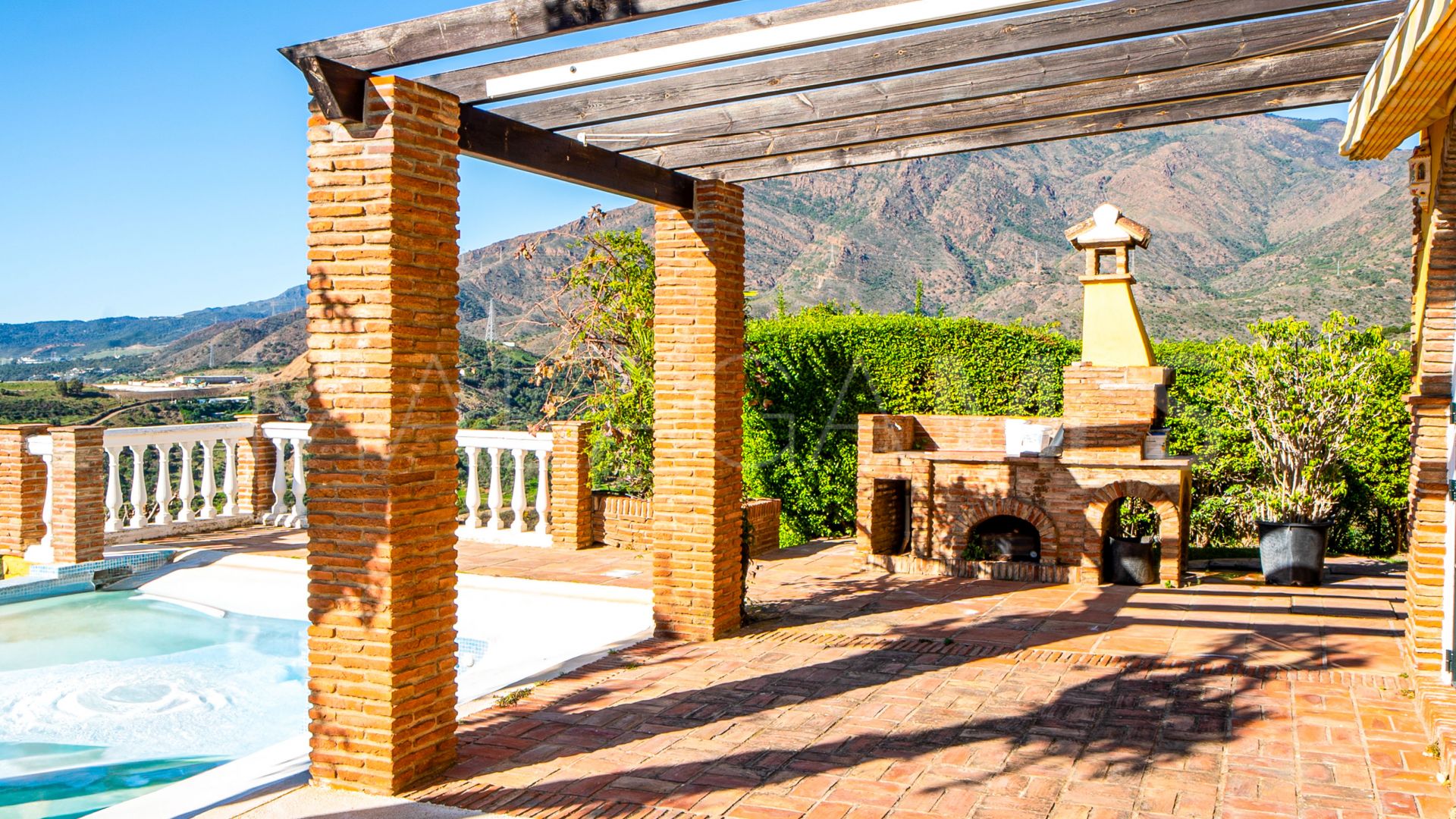 Country house for sale in Estepona