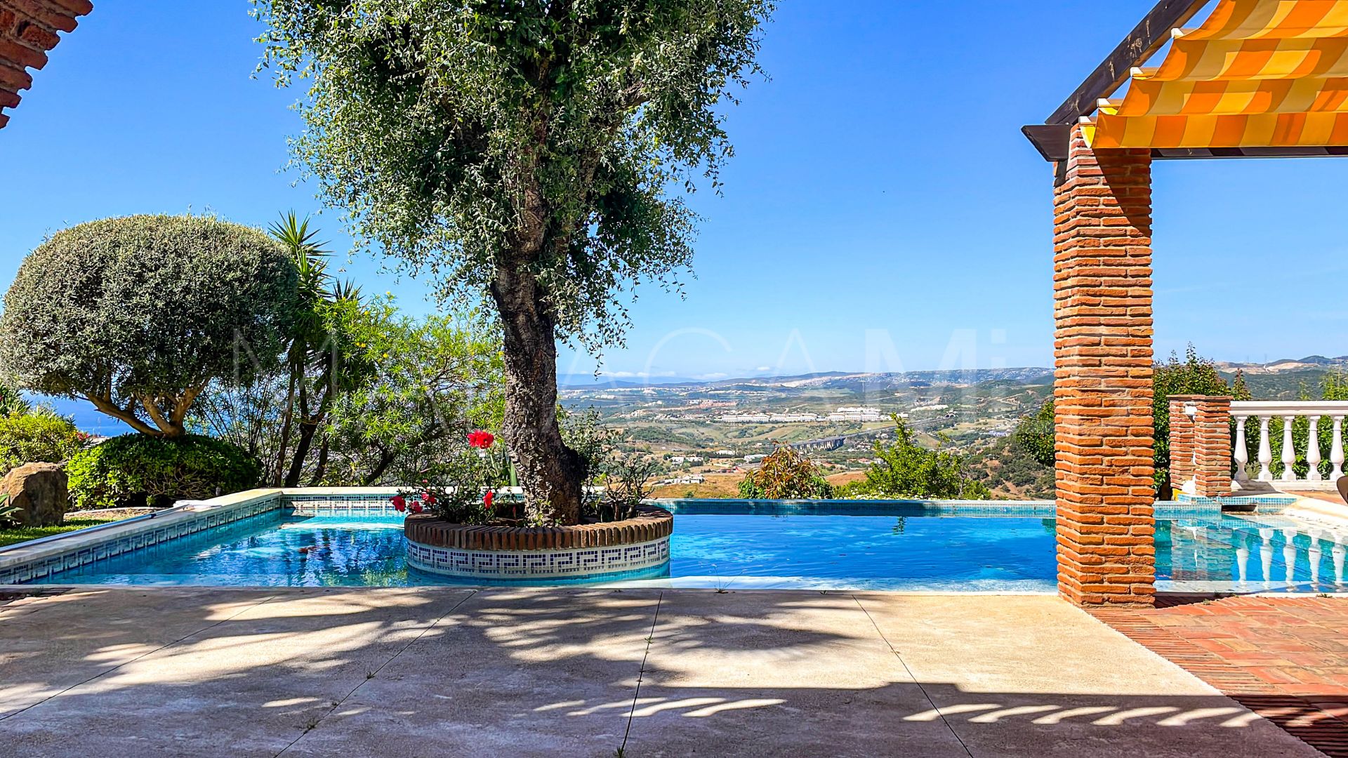 Country house for sale in Estepona