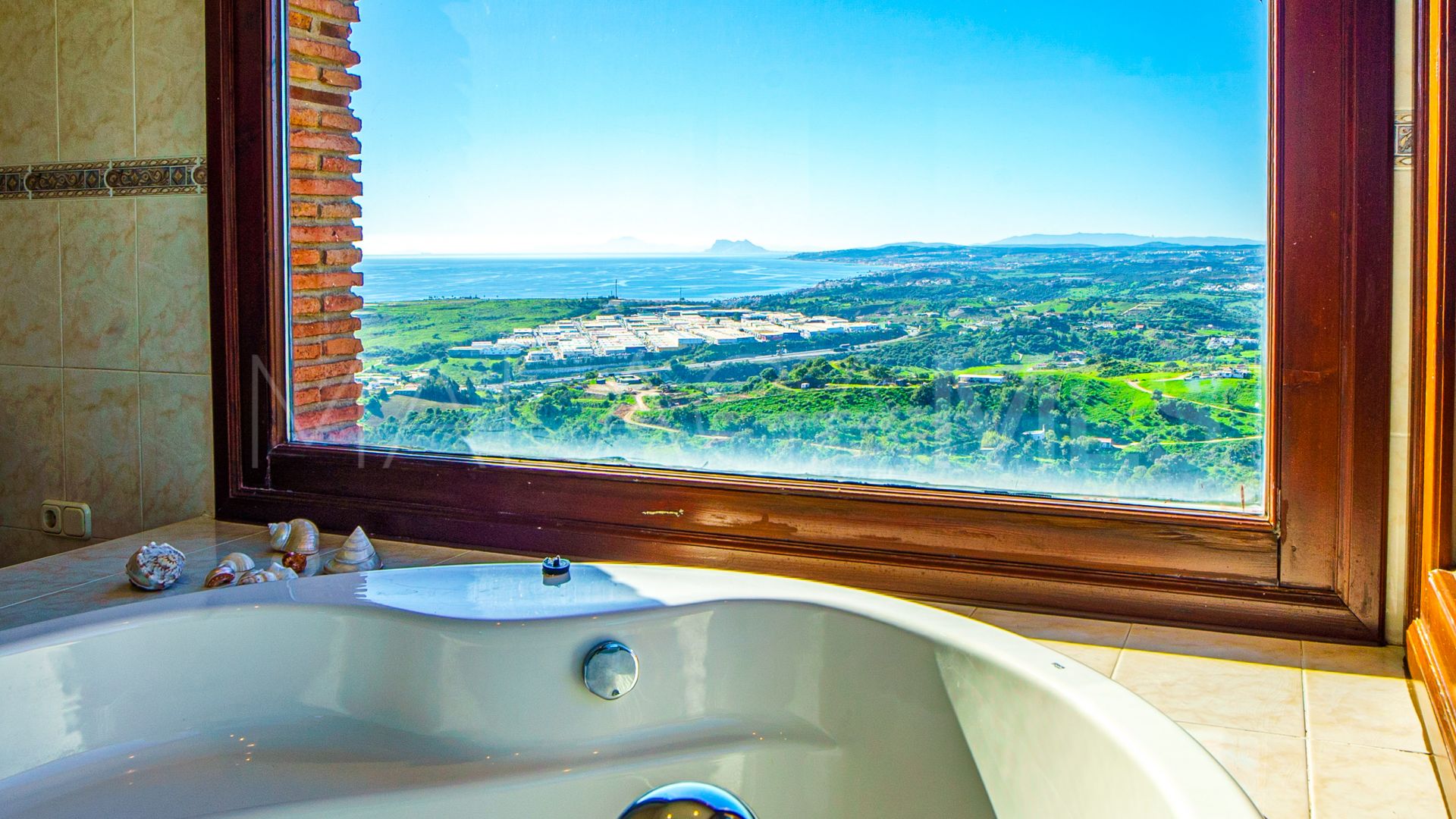 Country house for sale in Estepona