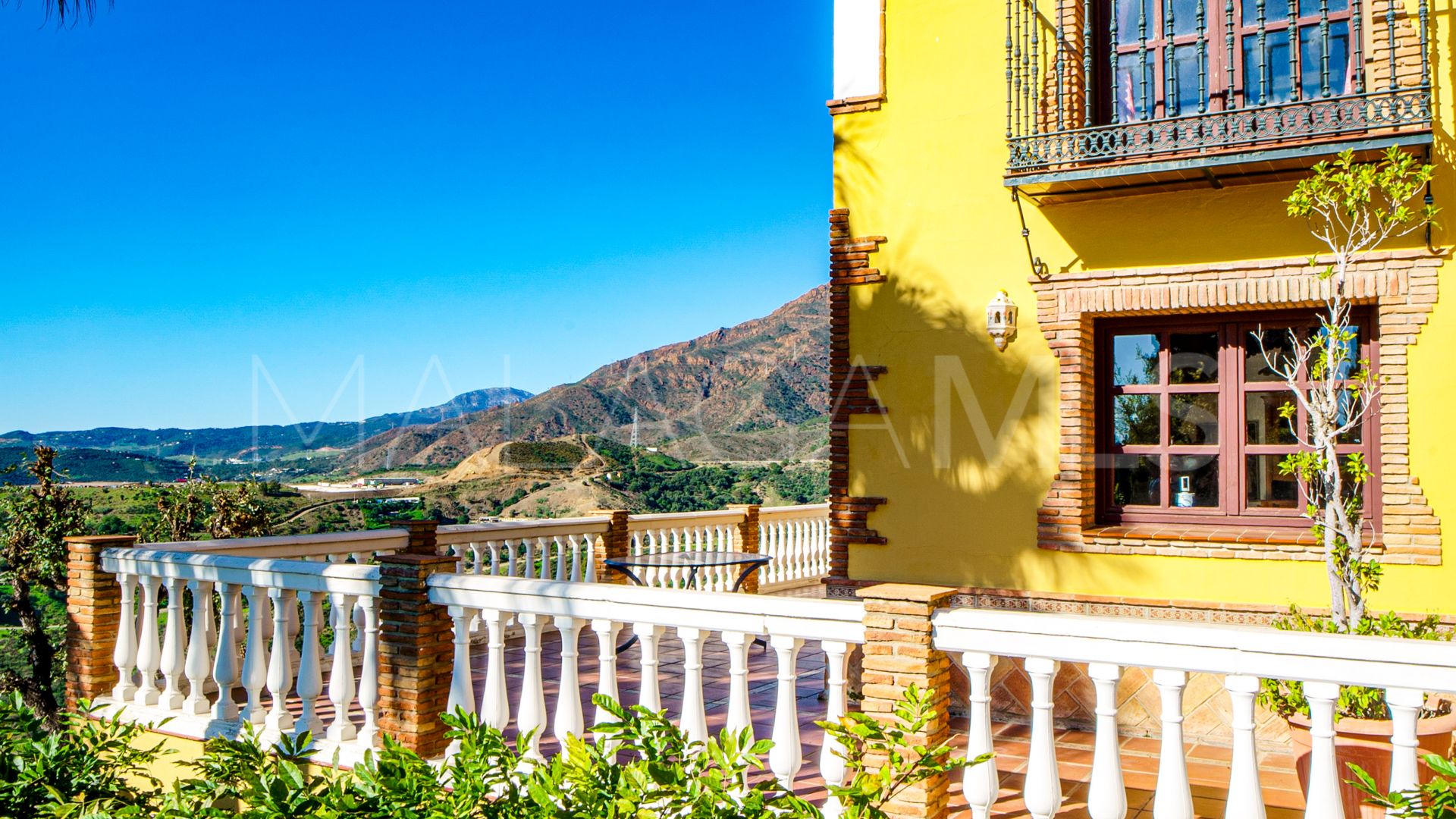 Country house for sale in Estepona