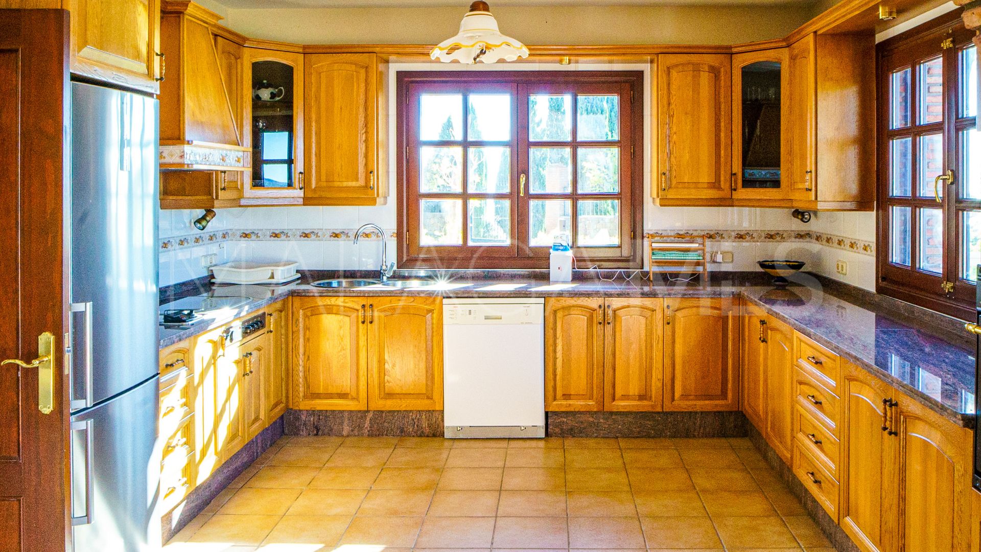 Country house for sale in Estepona