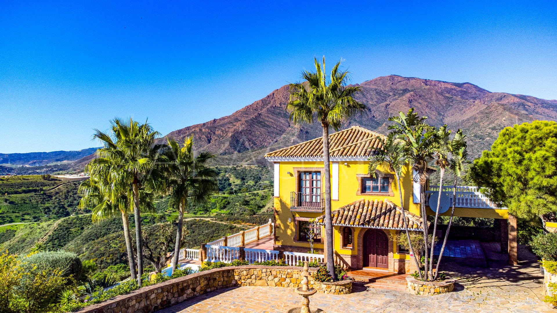 Country house for sale in Estepona