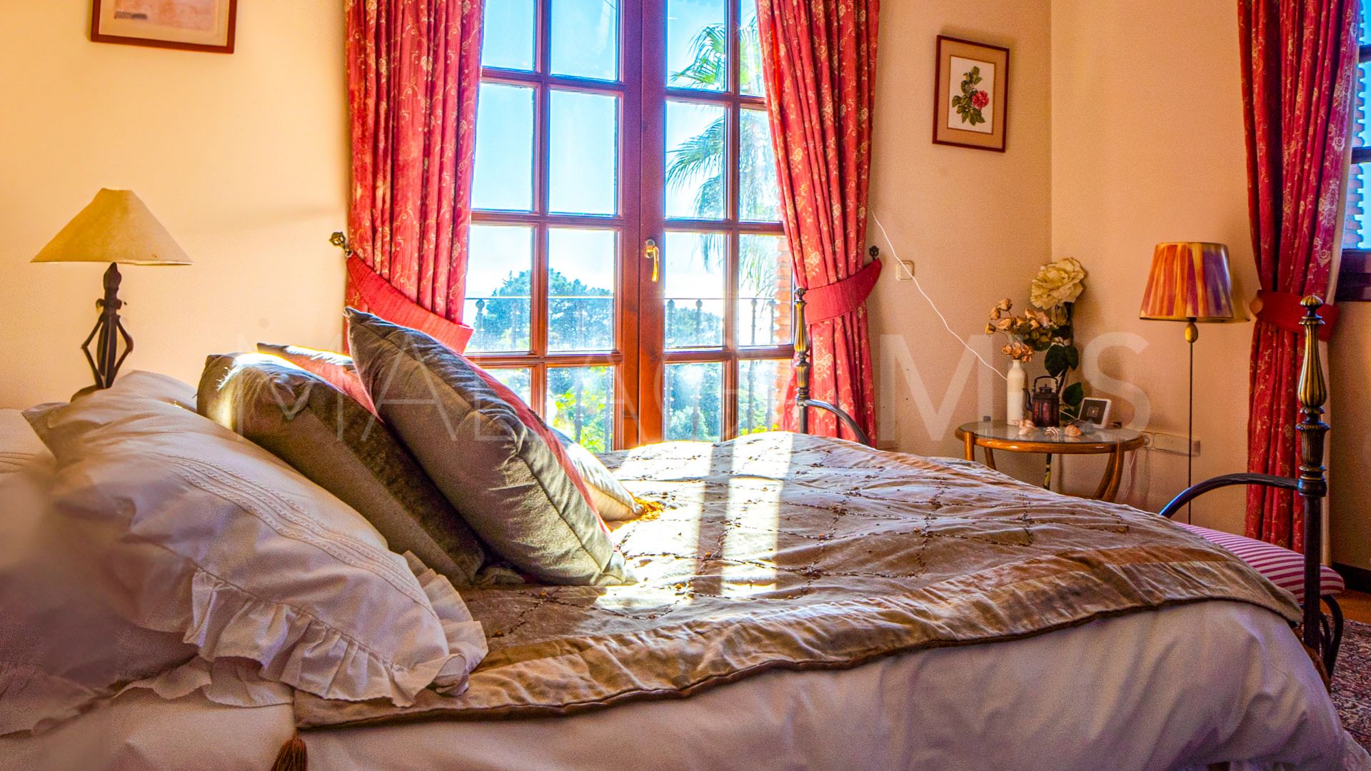 Country house for sale in Estepona