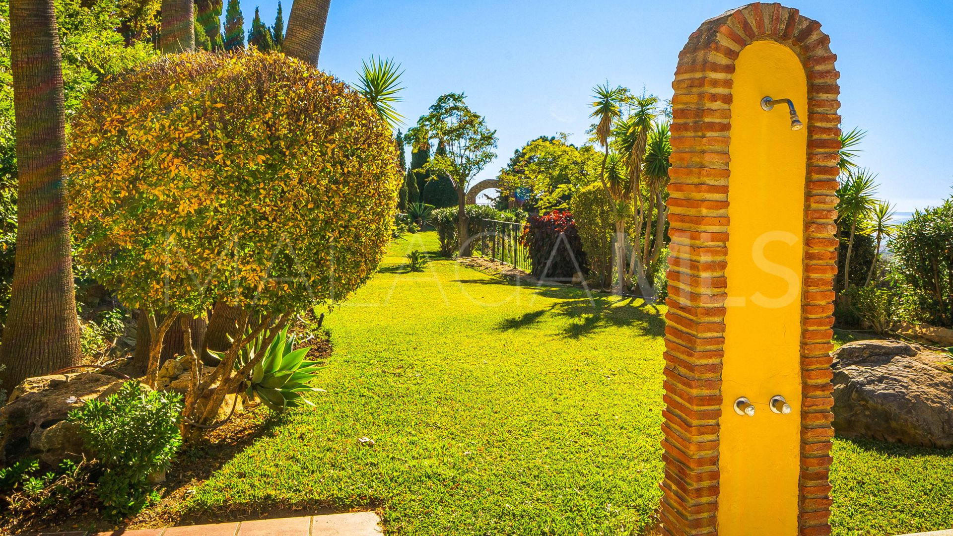 Country house for sale in Estepona