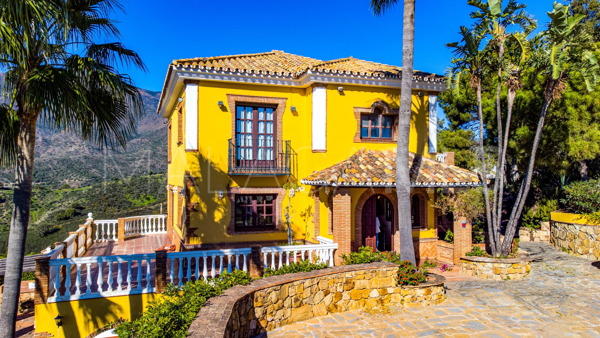 Country house for sale in Estepona