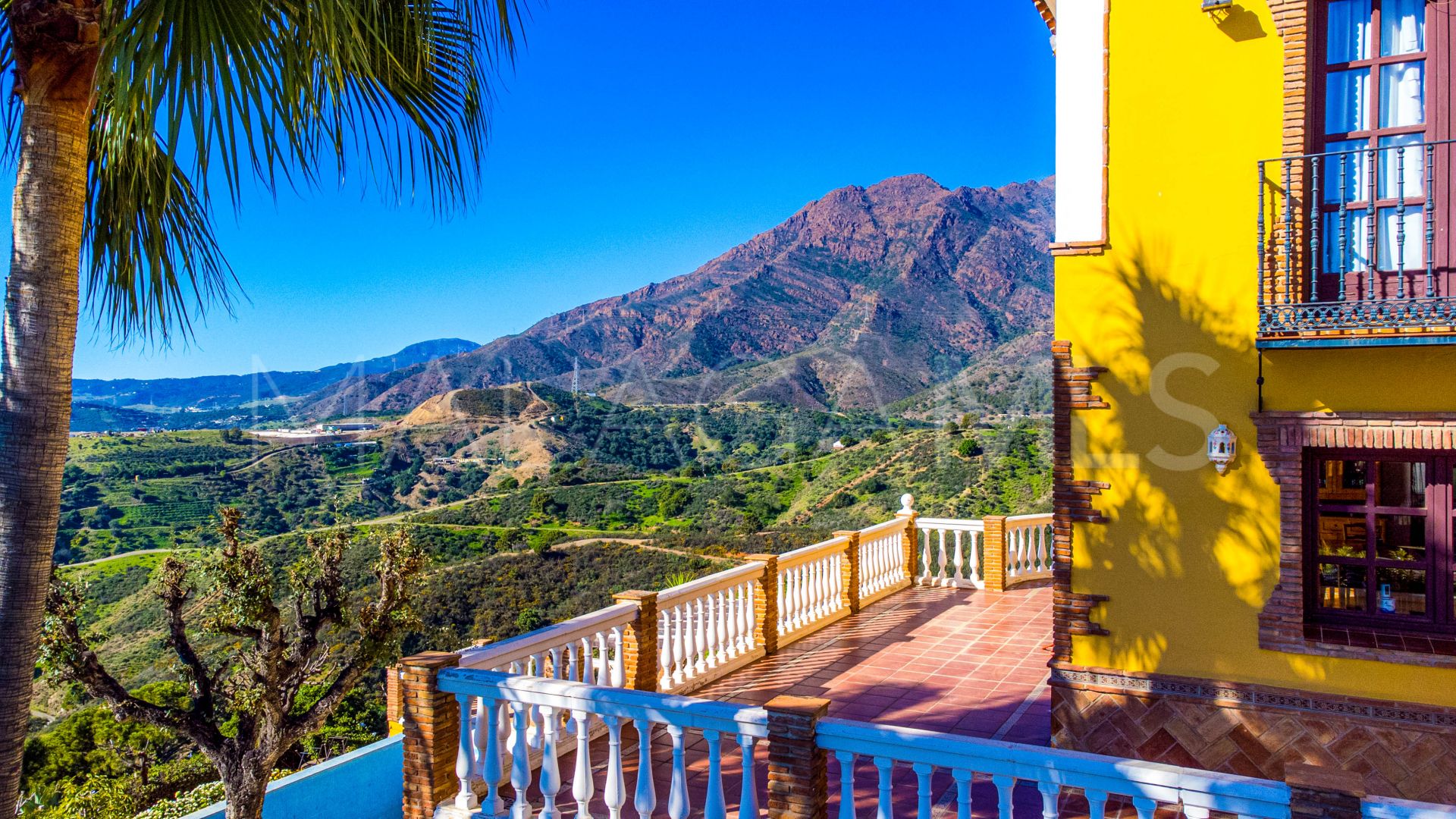 Country house for sale in Estepona