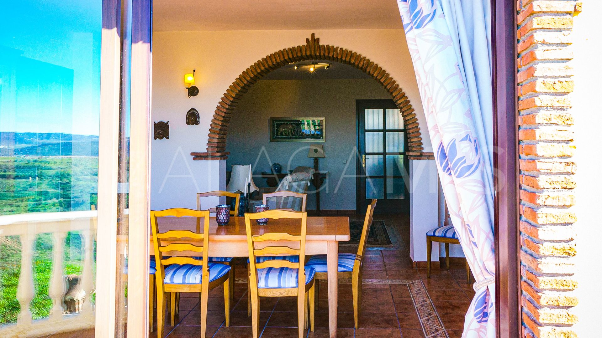 Country house for sale in Estepona