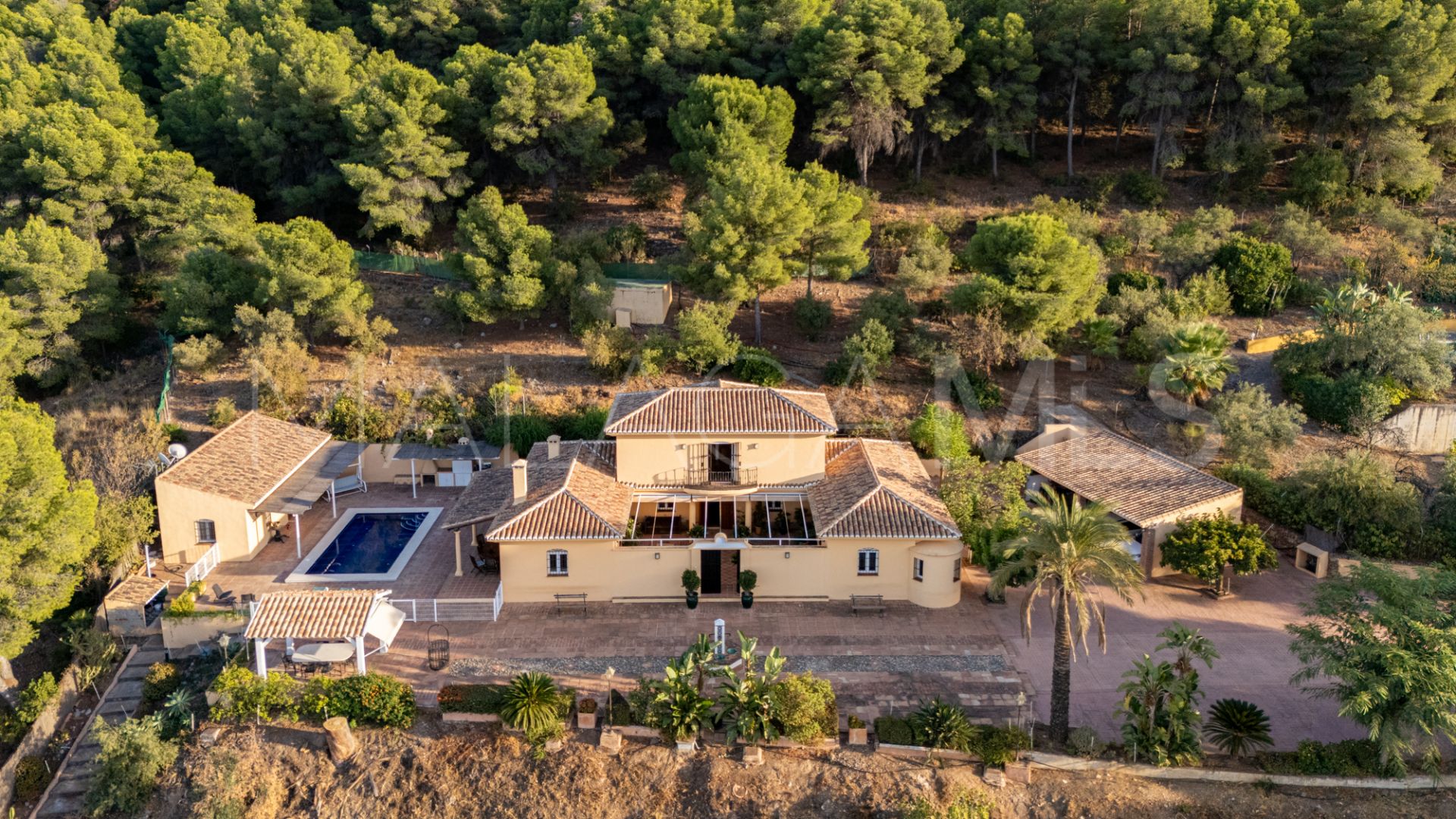 Landhaus for sale in Alhaurin de la Torre