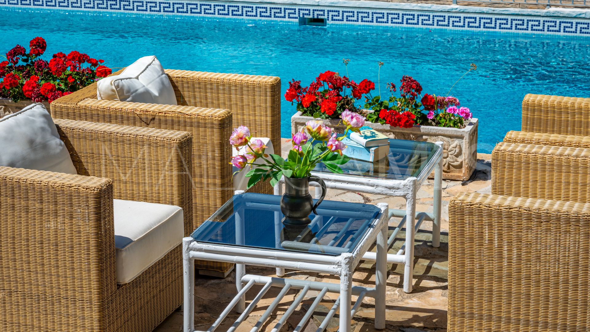 Villa for sale with 7 bedrooms in Los Reales - Sierra Estepona