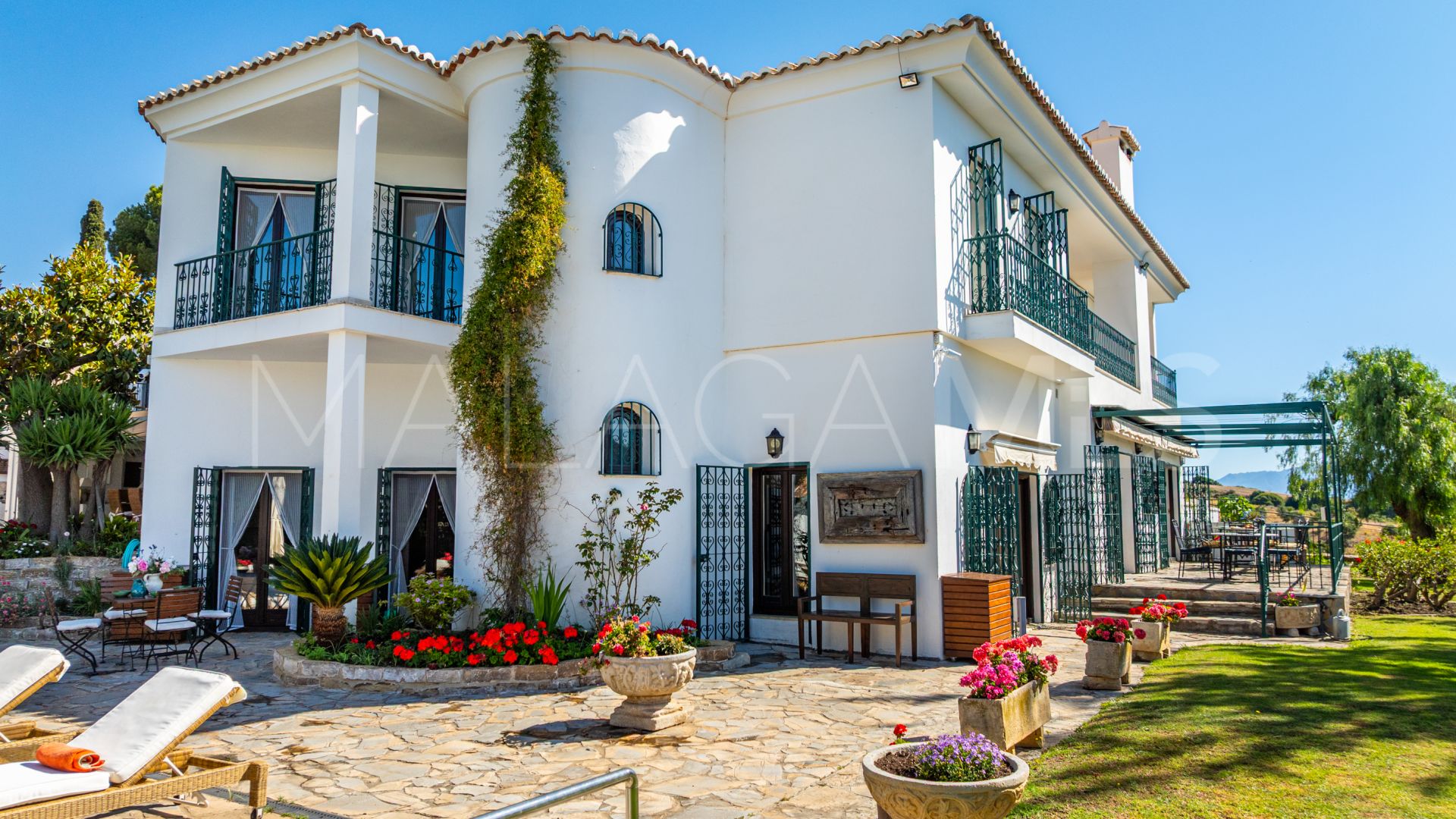 Villa for sale with 7 bedrooms in Los Reales - Sierra Estepona