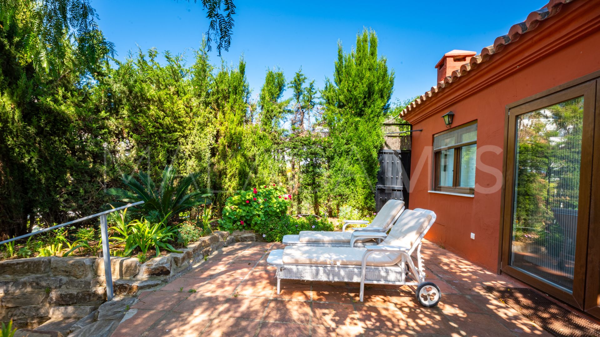 Villa for sale with 7 bedrooms in Los Reales - Sierra Estepona
