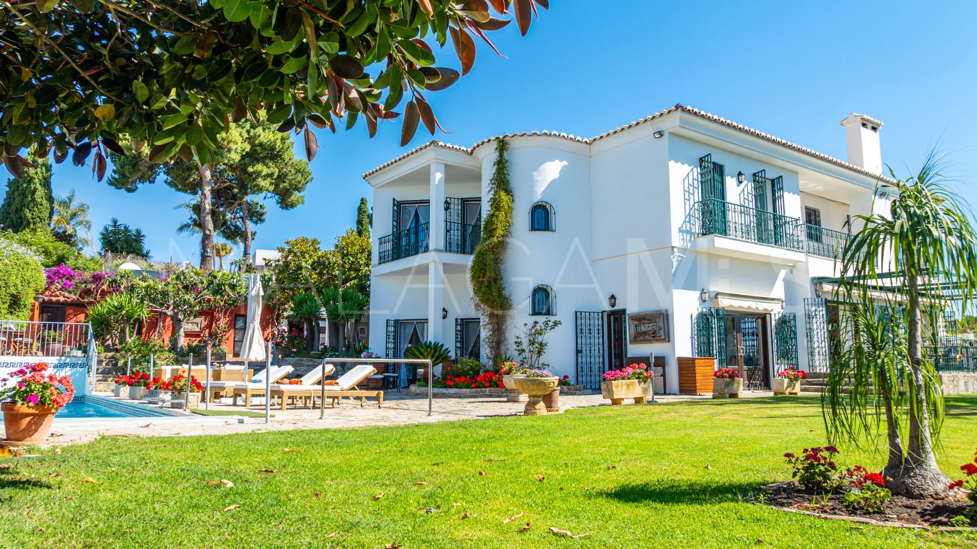 Villa for sale with 7 bedrooms in Los Reales - Sierra Estepona