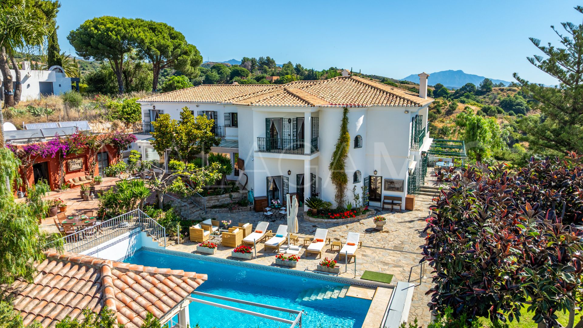 Villa for sale with 7 bedrooms in Los Reales - Sierra Estepona