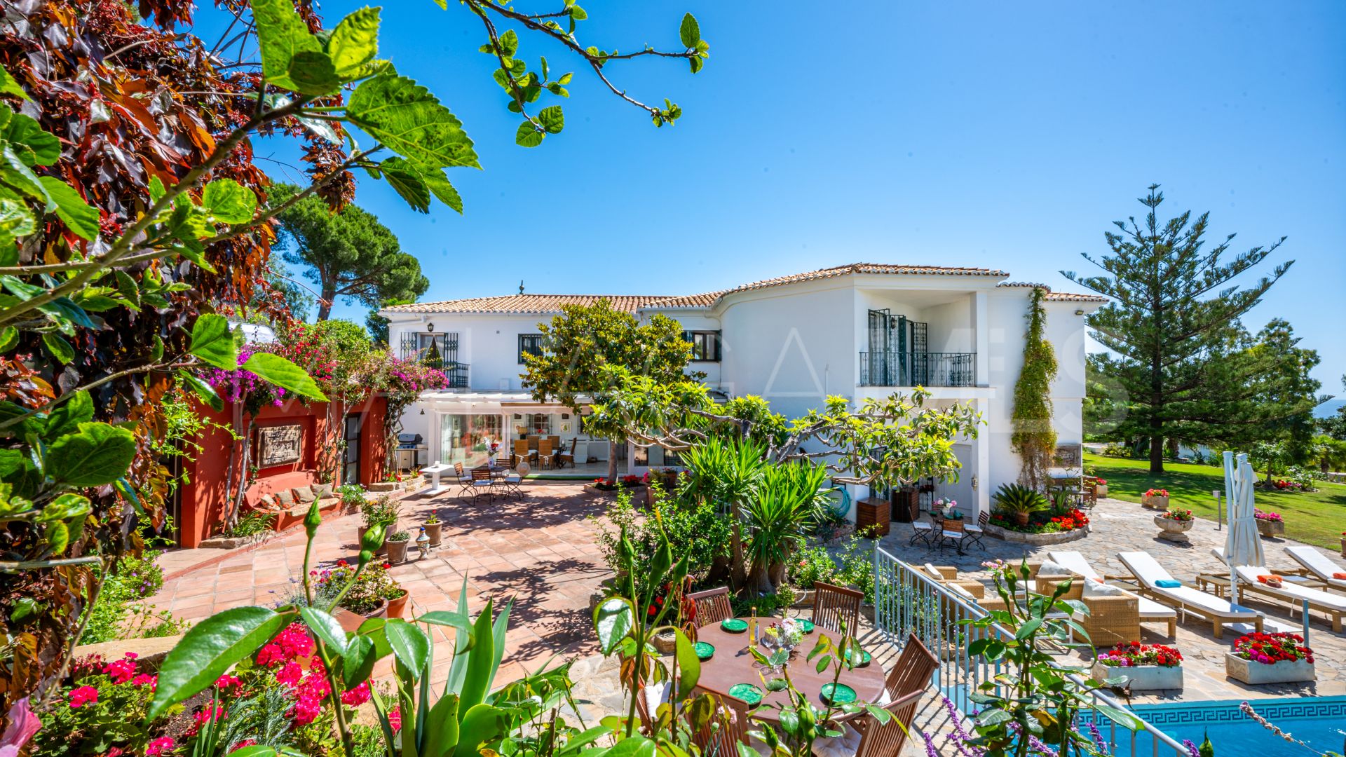 Villa for sale with 7 bedrooms in Los Reales - Sierra Estepona