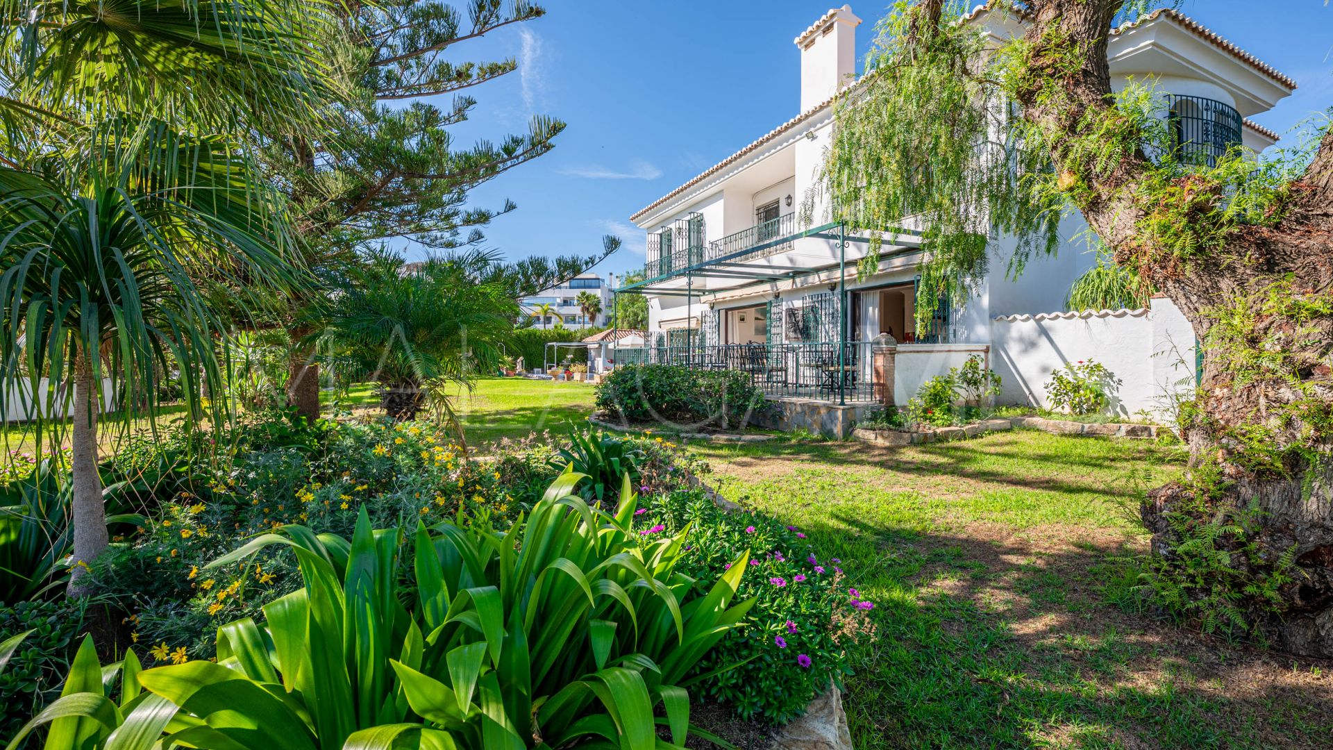 Landhaus for sale in Los Reales - Sierra Estepona