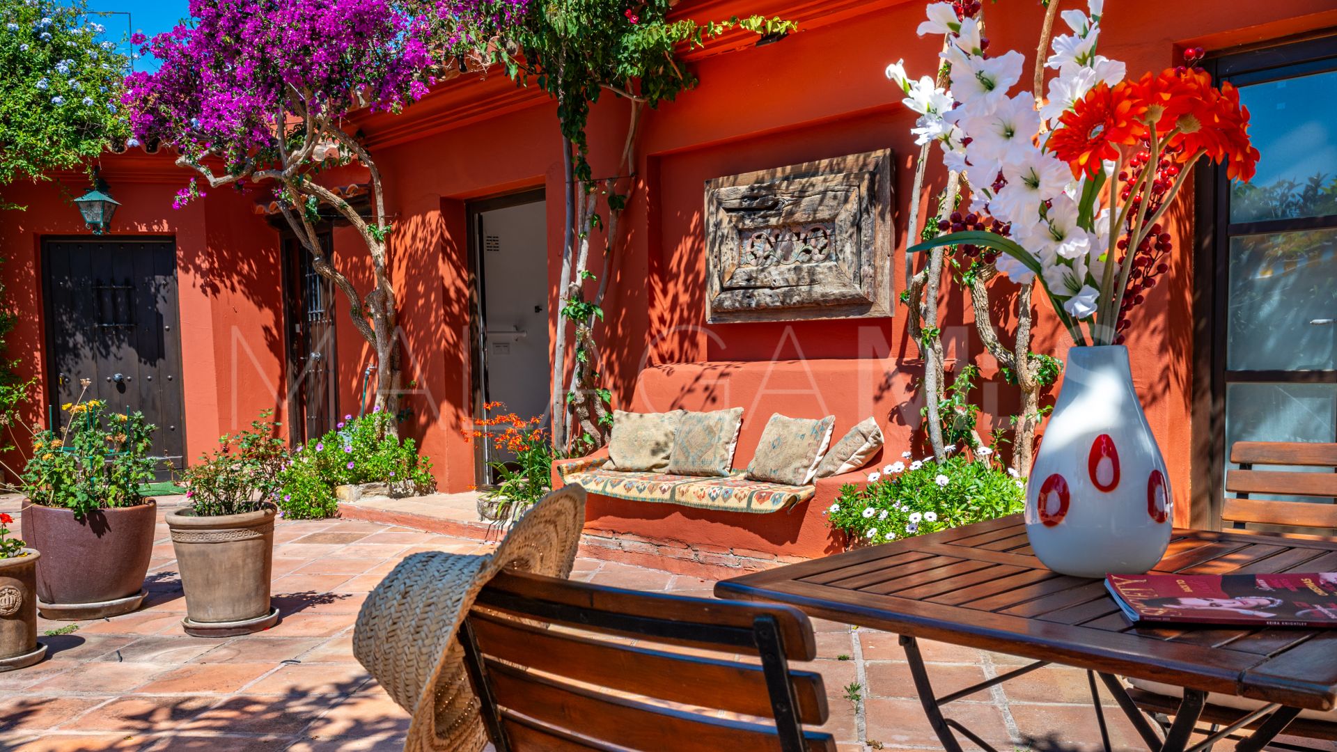 Villa for sale with 7 bedrooms in Los Reales - Sierra Estepona