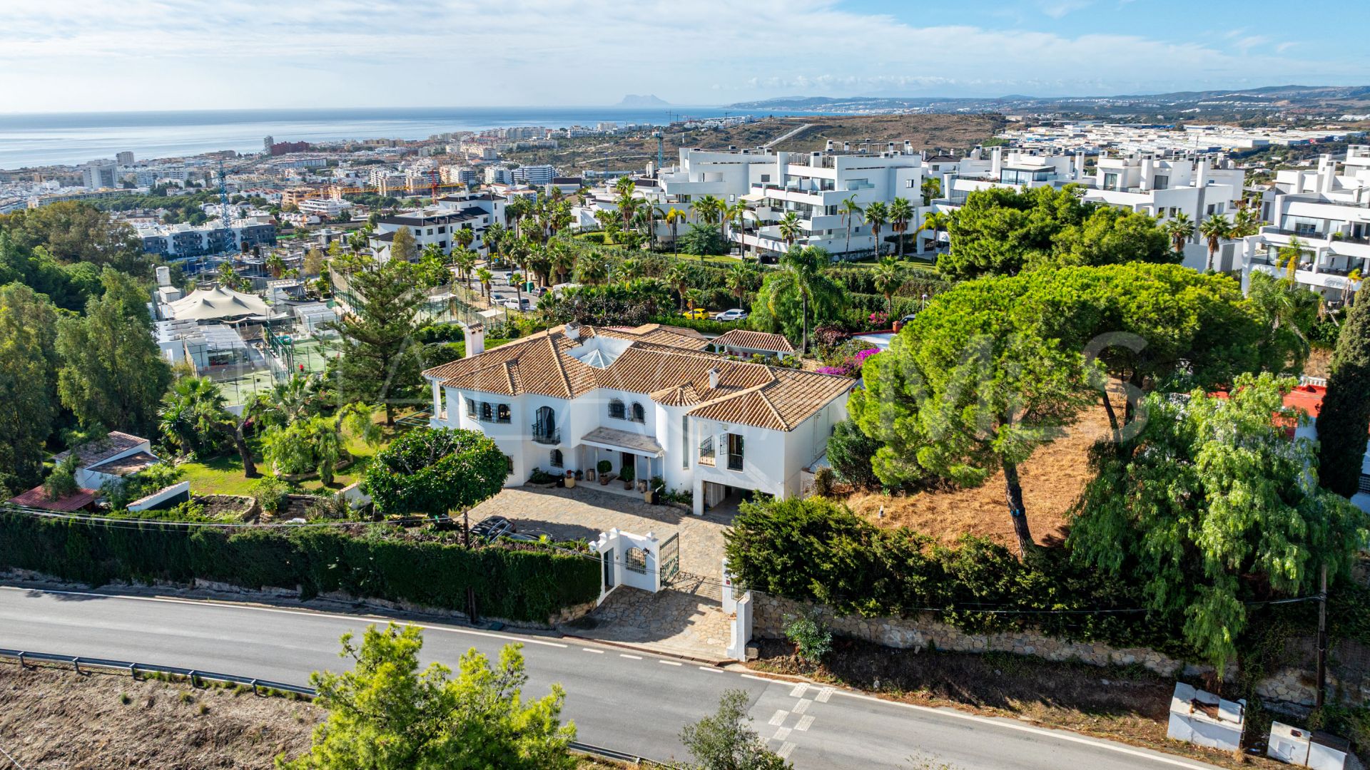 Landhaus for sale in Los Reales - Sierra Estepona