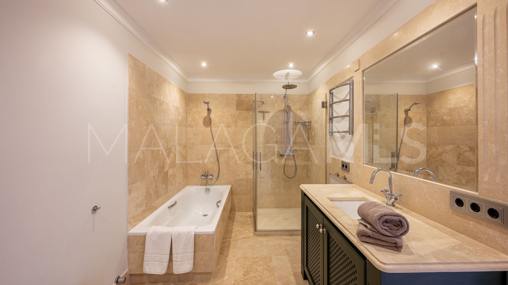 Landhaus for sale in Los Reales - Sierra Estepona