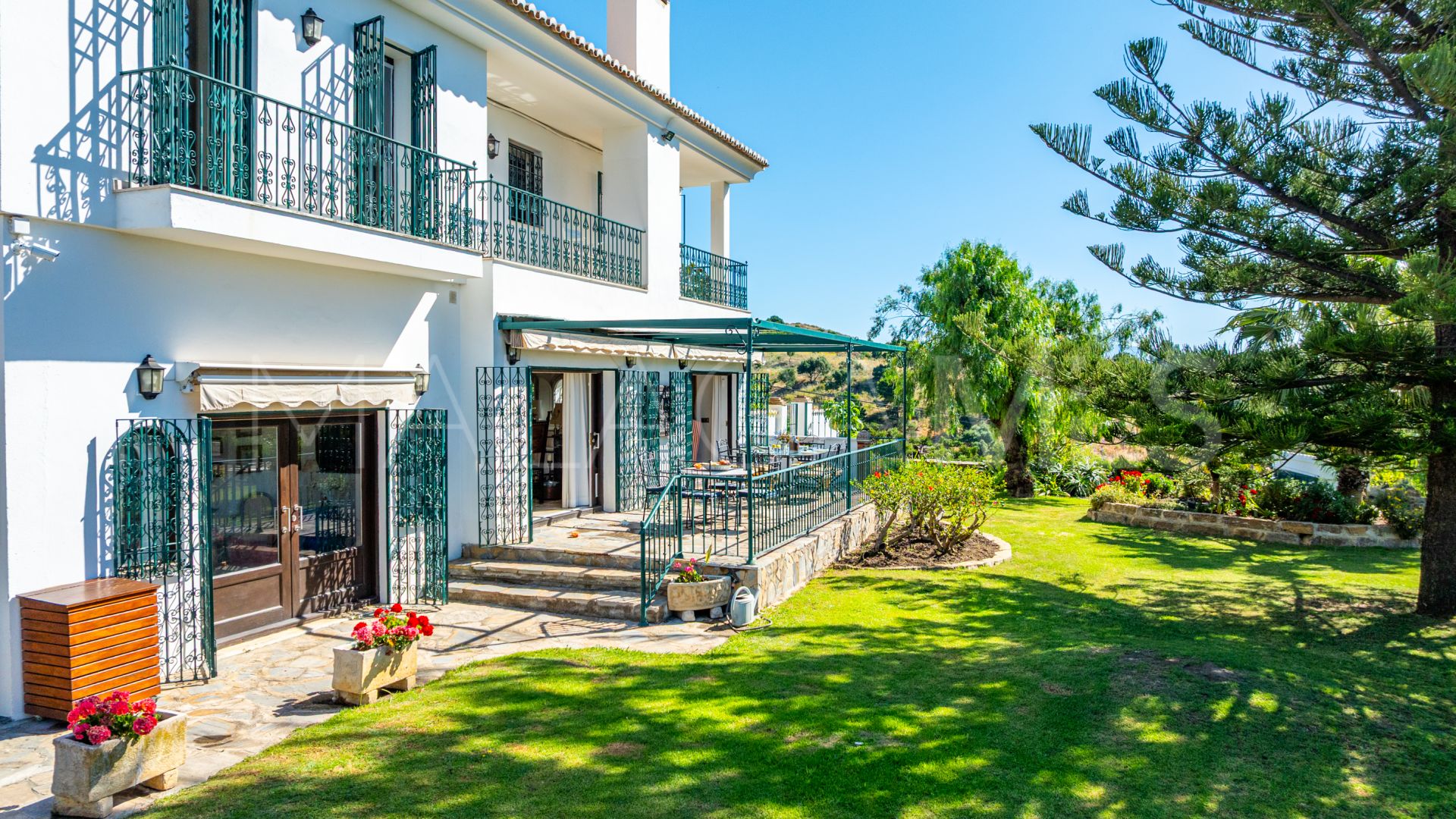 Villa for sale with 7 bedrooms in Los Reales - Sierra Estepona