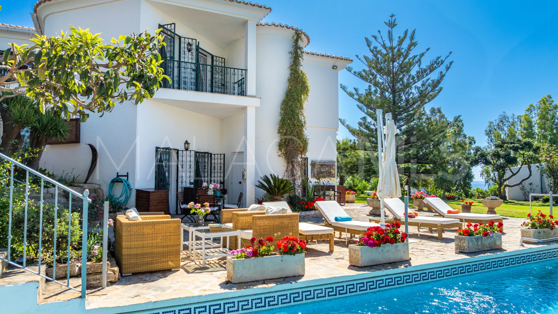 Villa for sale with 7 bedrooms in Los Reales - Sierra Estepona