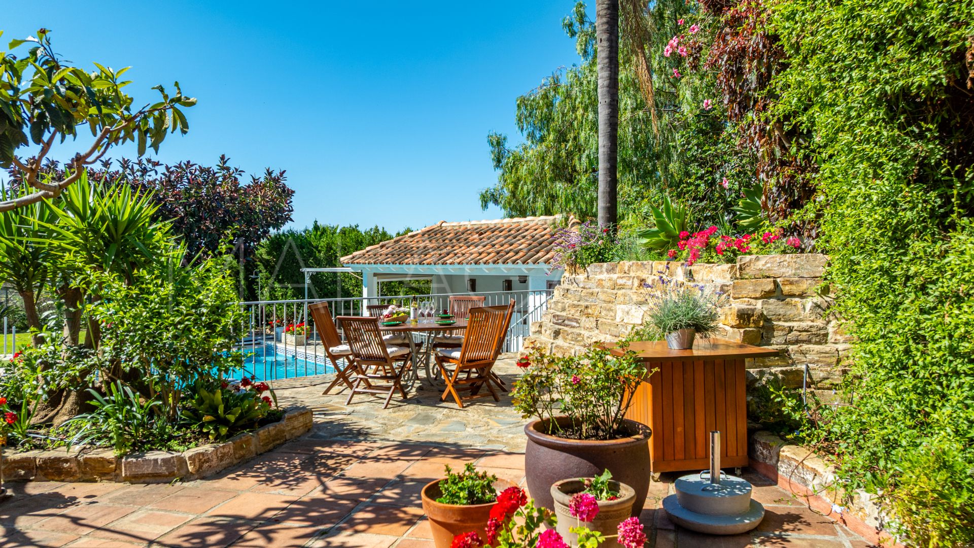 Villa for sale with 7 bedrooms in Los Reales - Sierra Estepona