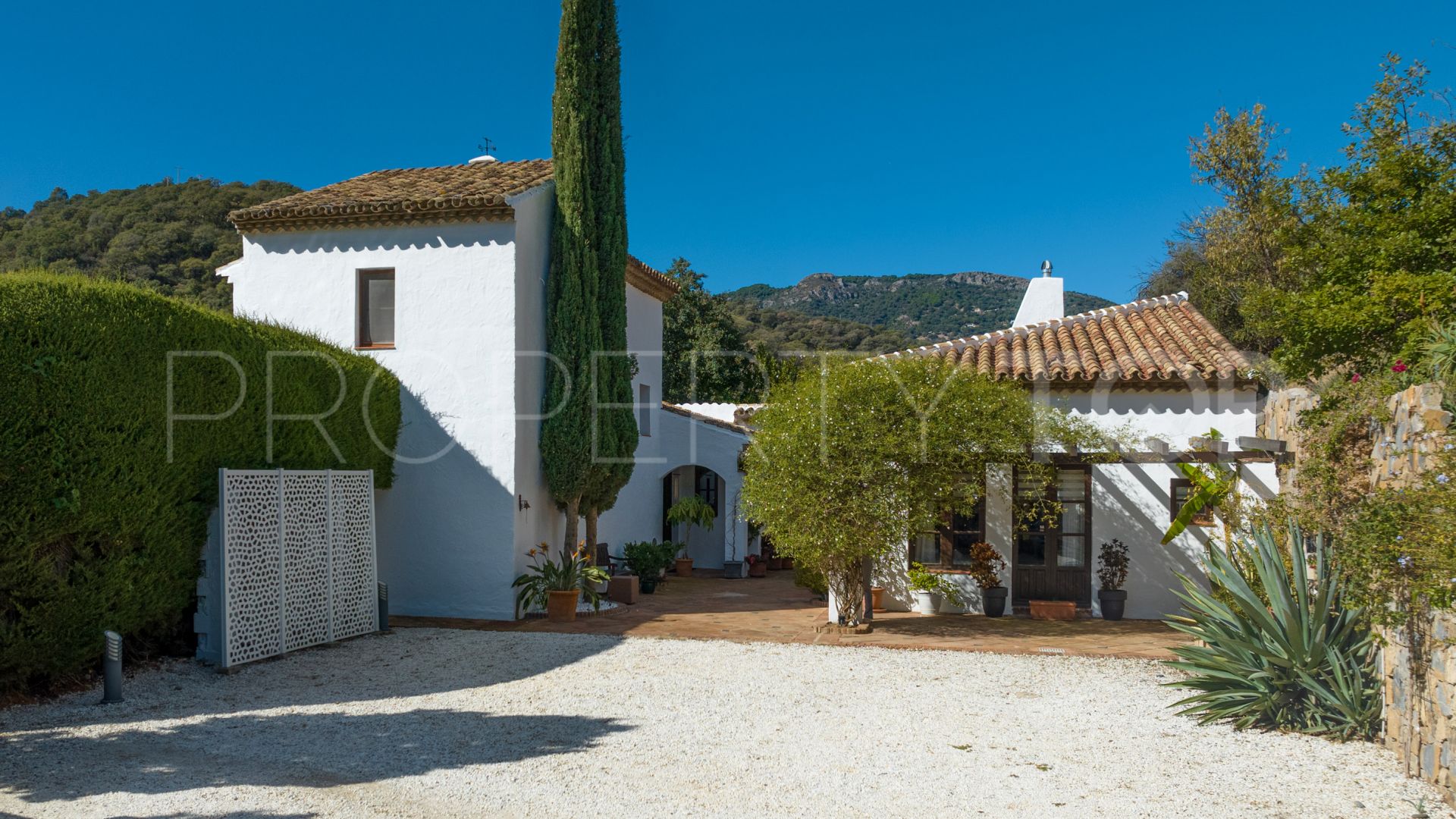 Country house in Casares for sale