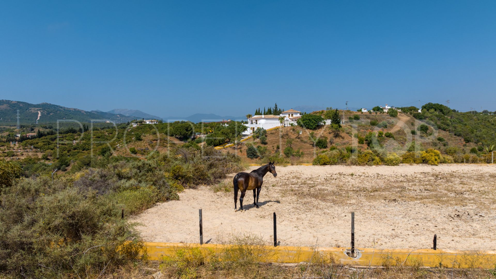 Casa de campo con 6 dormitorios en venta en Coin