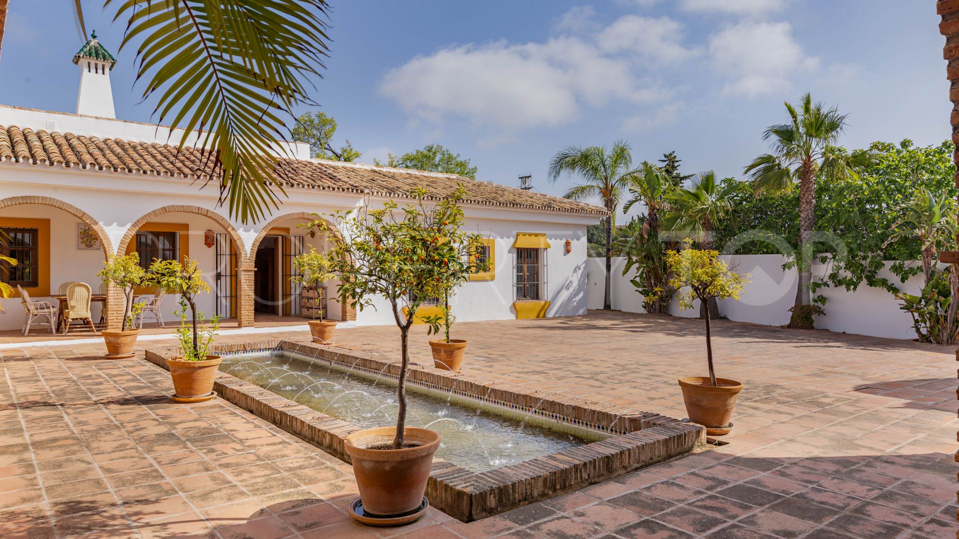 Casa de campo con 6 dormitorios en venta en Coin