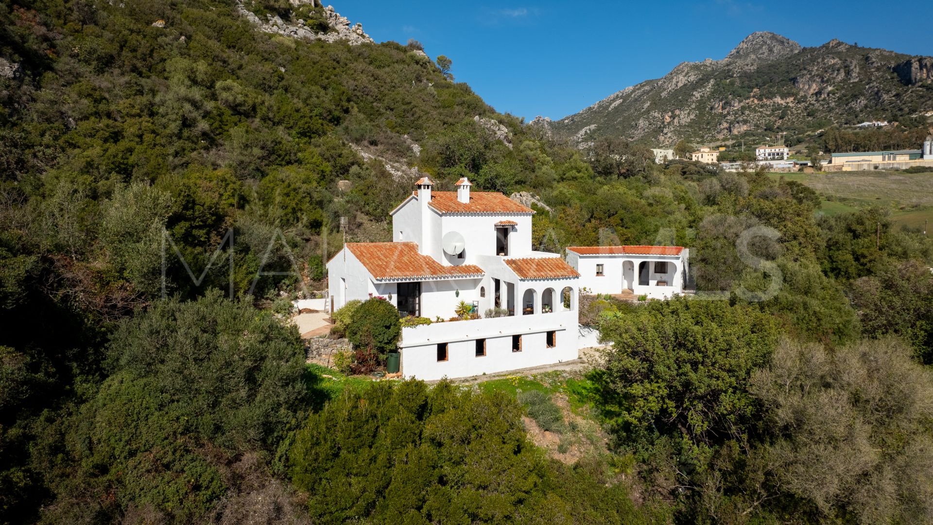Country house for sale in Casares