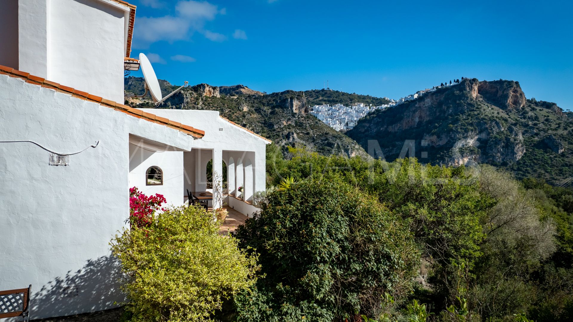 Country house for sale in Casares