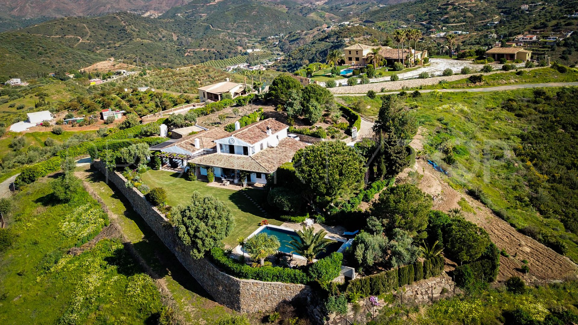 Buy country house in Mijas