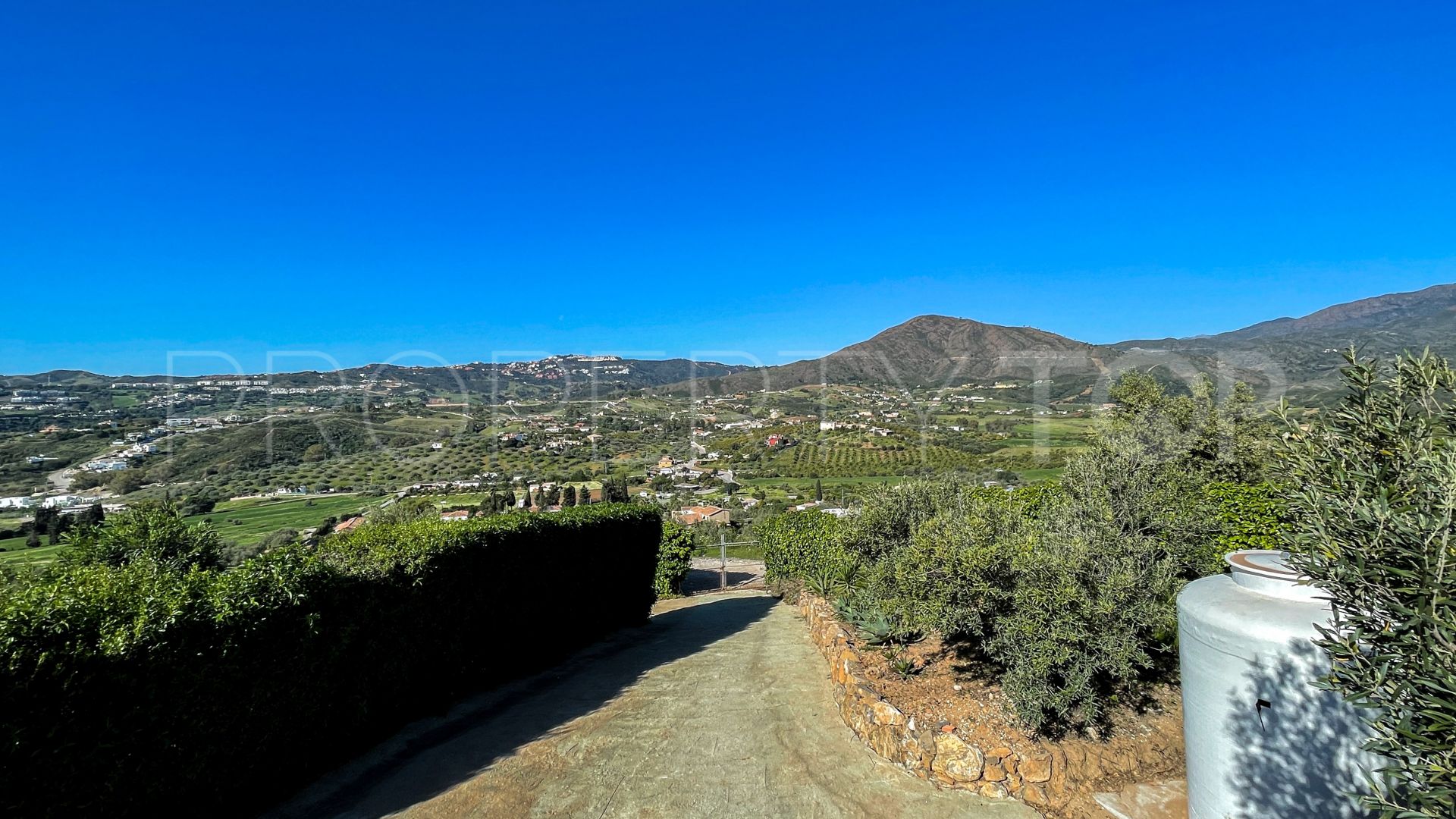 Buy country house in Mijas