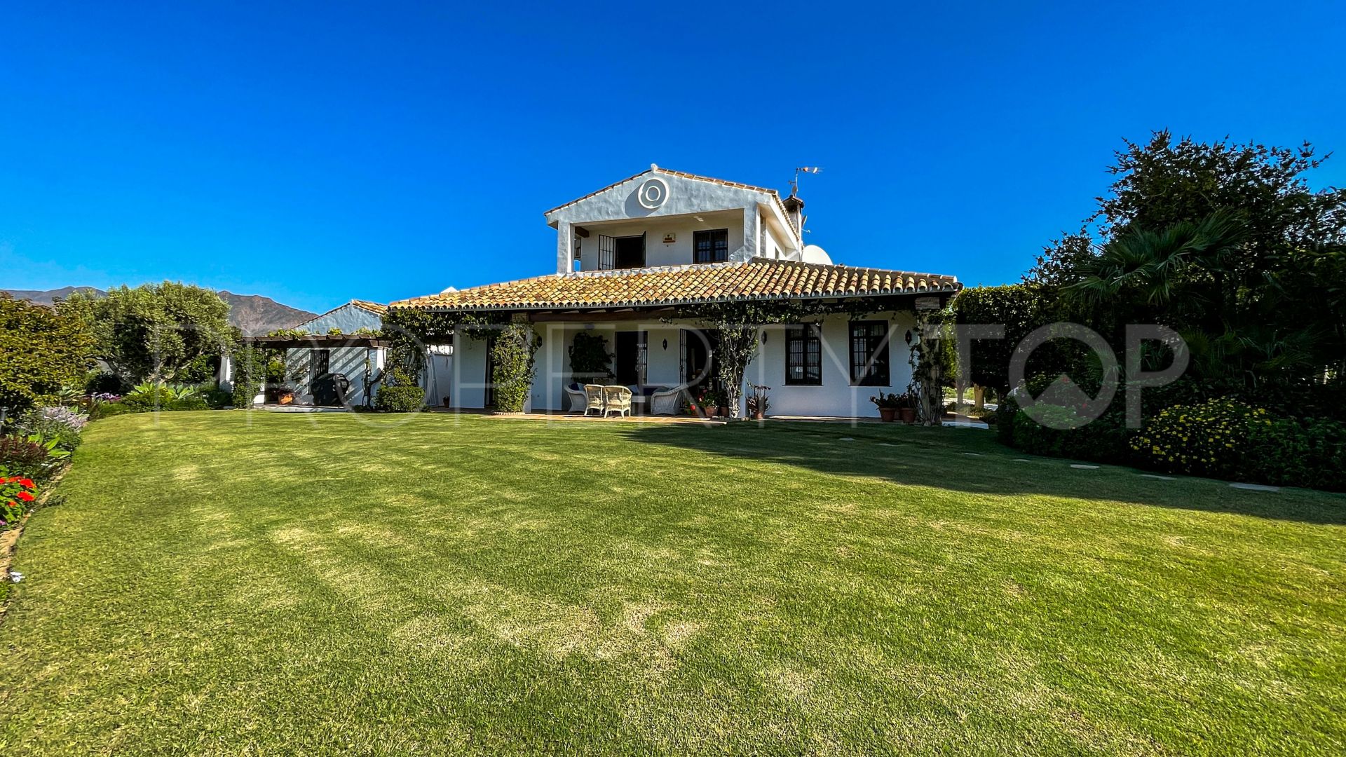 Buy country house in Mijas