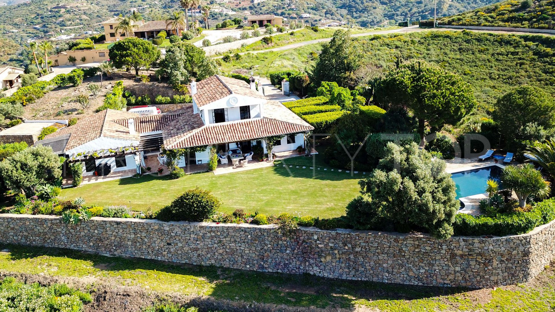 Buy country house in Mijas