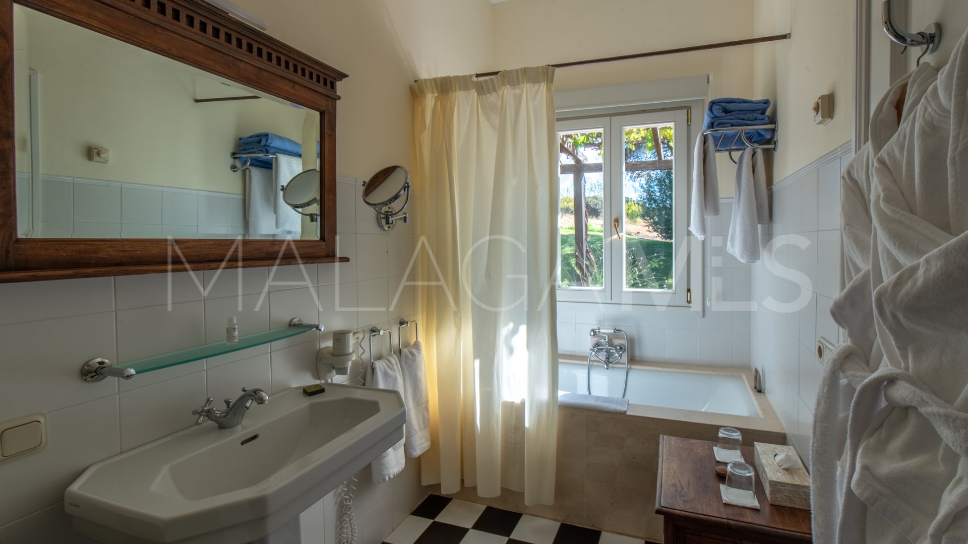 For sale Ronda country house with 10 bedrooms