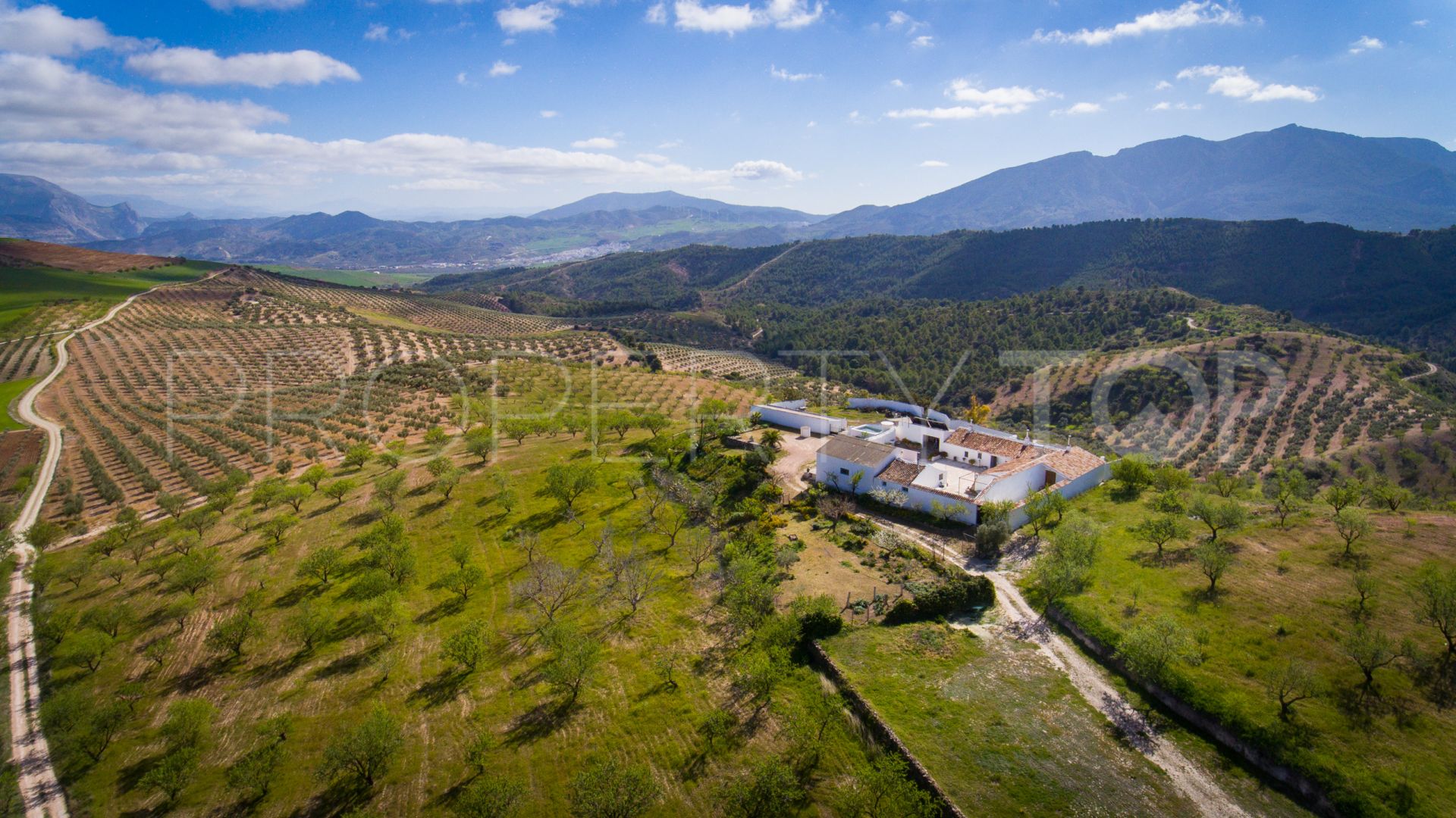 Ardales, cortijo con 5 dormitorios en venta