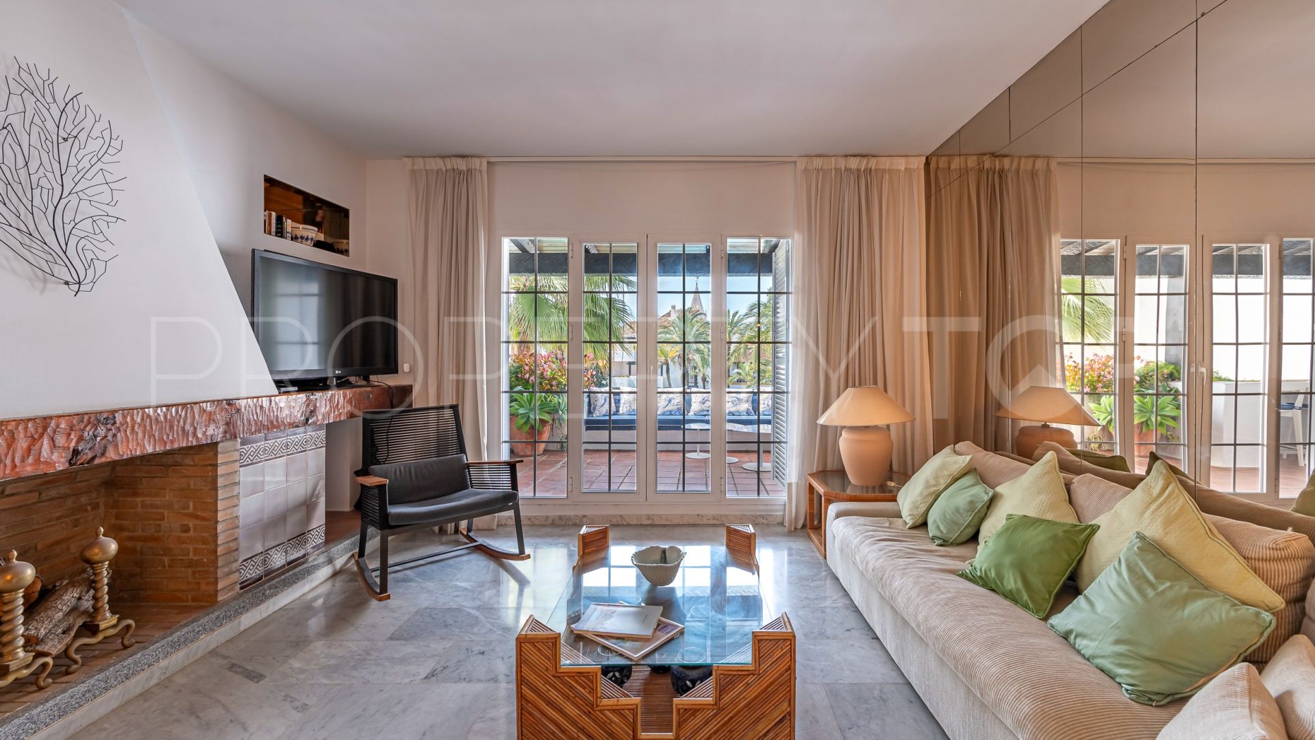 For sale penthouse with 2 bedrooms in Puente Romano II